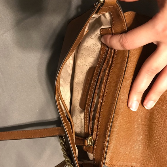 Michael Kors Crossbody purse - Picture 5 of 7